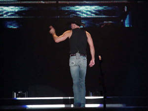 kennychesneybuttshot.jpg